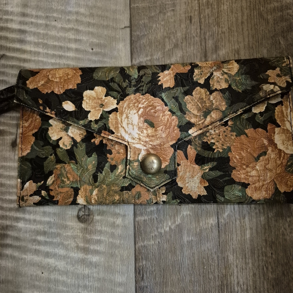 Kimchi Blue Tapestry‎ Vinyl Floral Clutch Bag - Picture 6 of 7